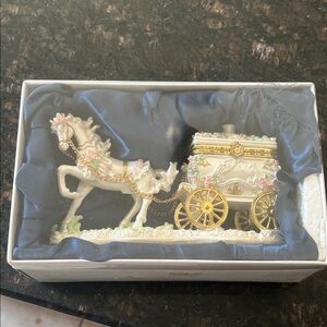 Elegant Horse and Carriage Figurine
